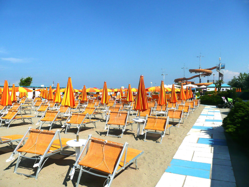 Hotel Leonardo Cesenatico Exteriör bild