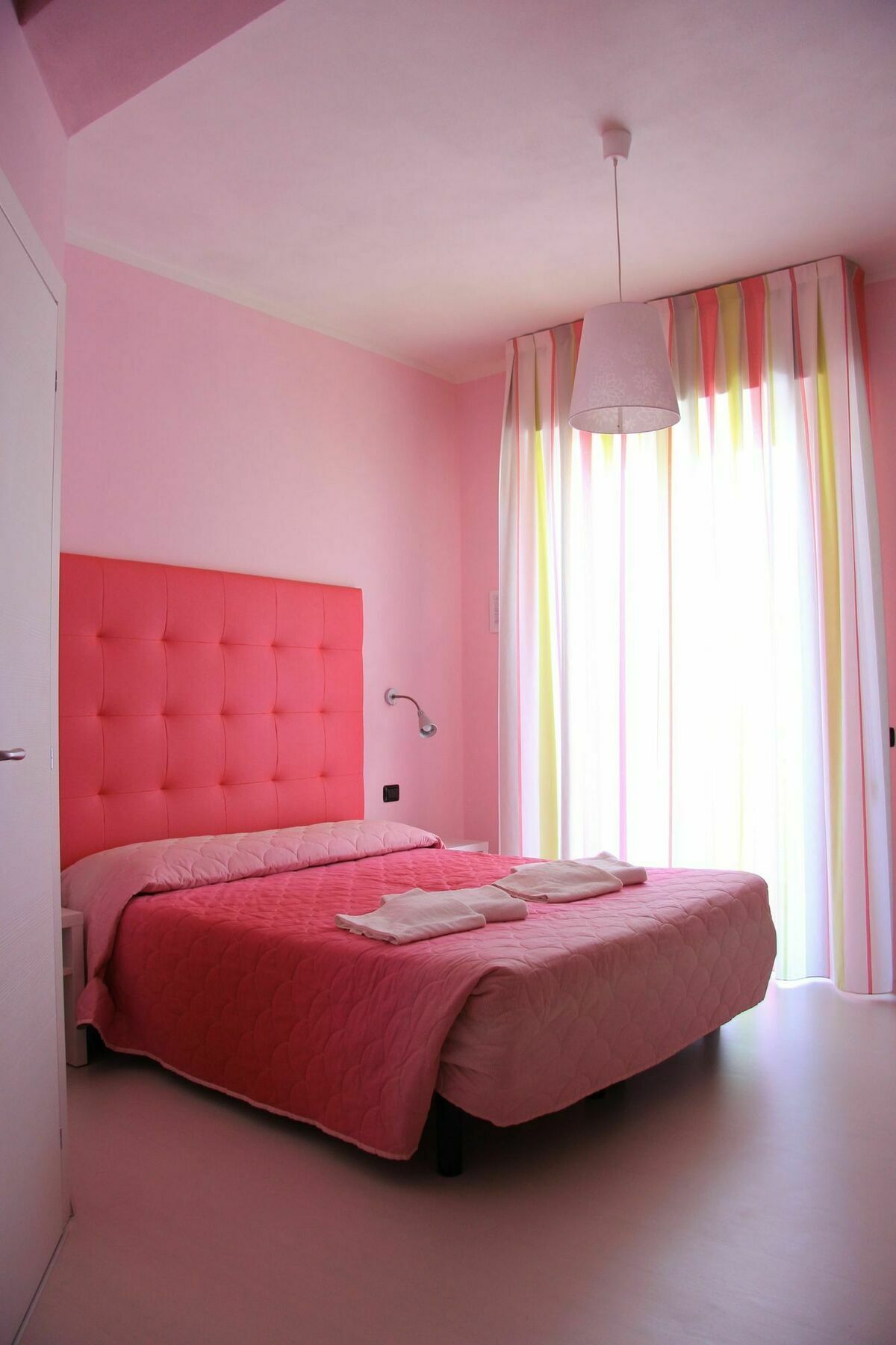 Hotel Leonardo Cesenatico Exteriör bild