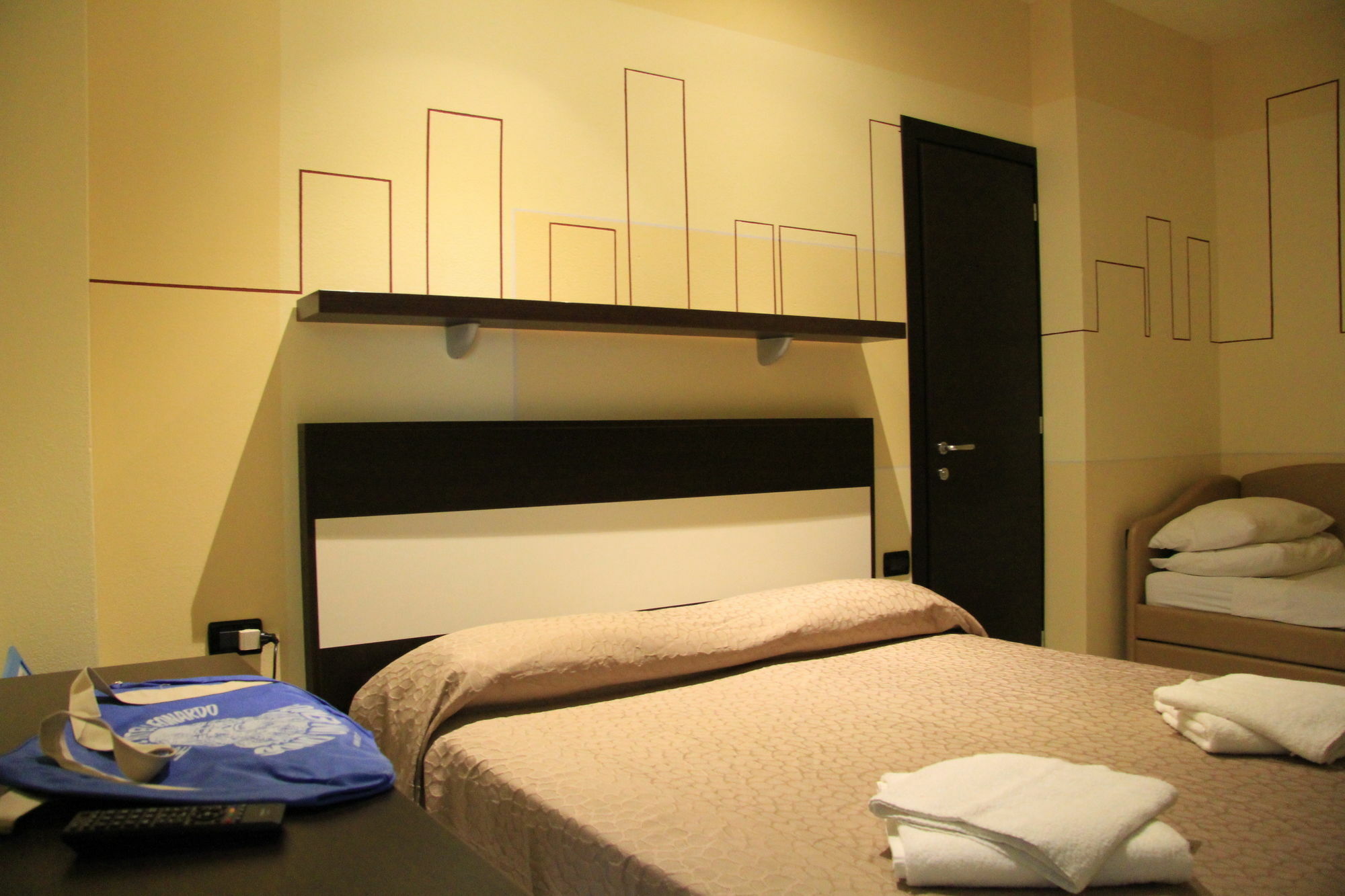 Hotel Leonardo Cesenatico Exteriör bild